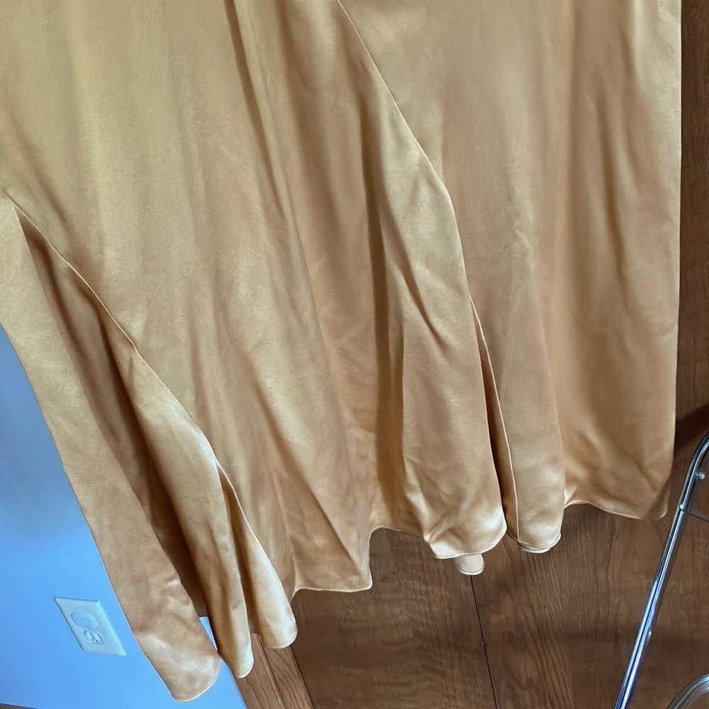 VINCE gold silk dress!๐๐ซ๐คฉ - Picture 8 of 12